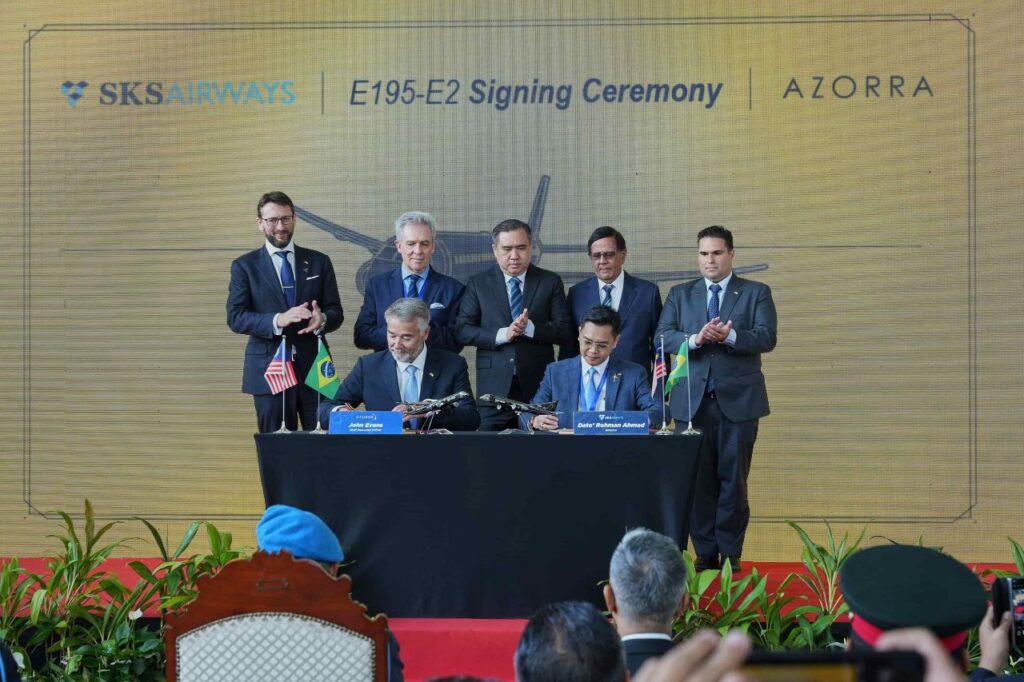 The signing ceremony of Azorra and SKS Airways - to lease 10 E195E2s to be delivered in 2024.